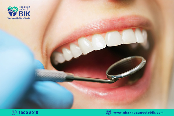 kiểm tra răng miệng định kỳ sau  khi bọc răng sứ