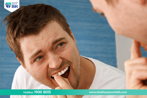 Có nên tự làm cho răng sâu nhanh rụng không?