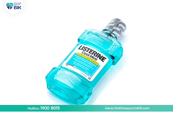 Nước súc miệng chữa tụt lợi Listerine
