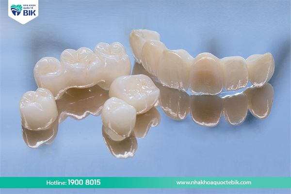 Porcelain crowns for decayed teeth