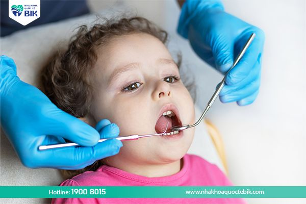 Treatment of tooth decay in children at the dentist