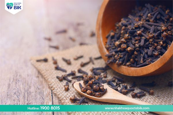 Relieve toothache at home with cloves