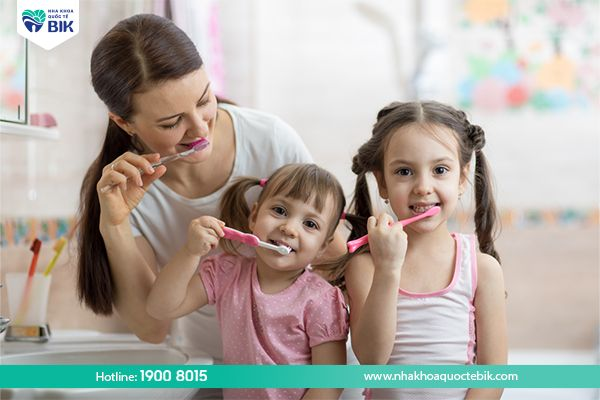 Instructions for children on proper oral hygiene