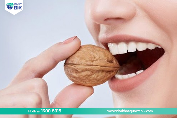 Avoid eating tough and hard foods after wisdom tooth extraction