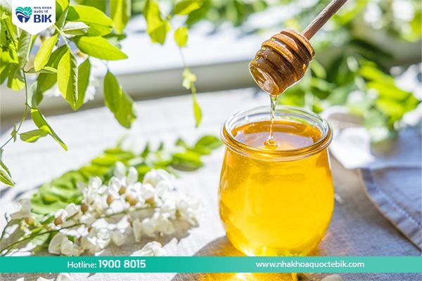 Honey to treat gingivitis at home