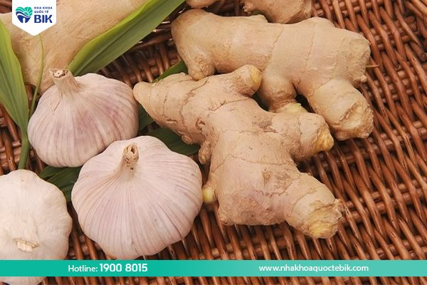 Tips to cure tooth decay with ginger and garlic