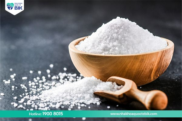 Tips for treating tooth decay with salt