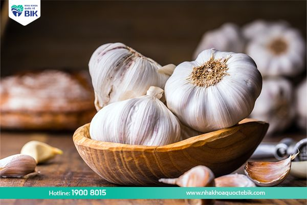 Tips for treating tooth decay with garlic