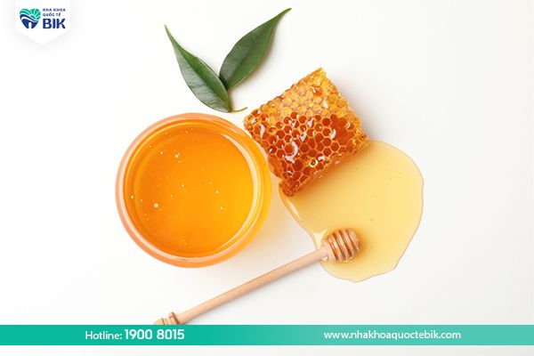 Tips to treat receding gums with honey