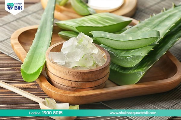 Aloe vera supports treating tooth decay at home