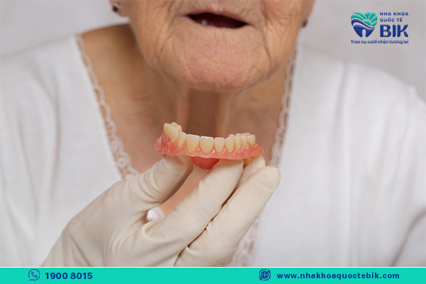 What are removable dentures and their advantages and disadvantages