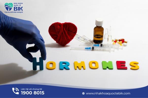 Do sự thay đổi hormone