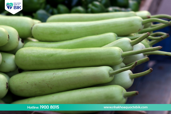 Using bottle gourd to treat loose teeth